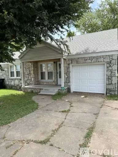 Main picture of 308 SW 44th St