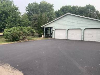 Main picture of 555 Lake Cove Ct