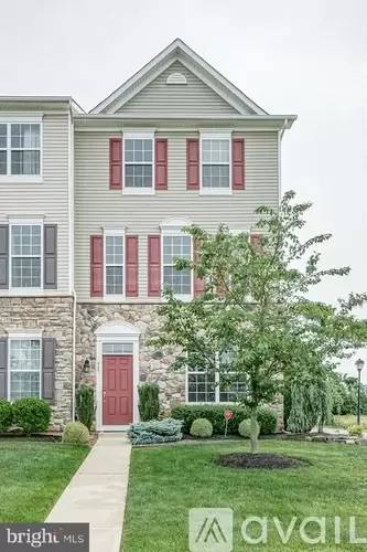 Main picture of 465 Wistar Pl