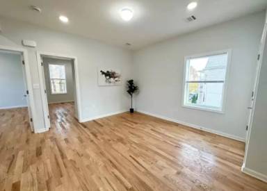 Main picture of 558 Court St