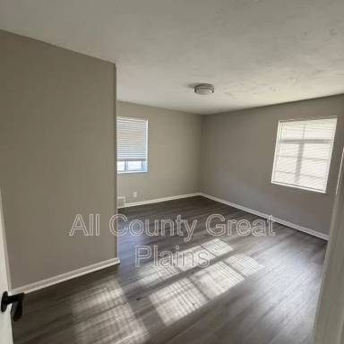Main picture of 4120 Adams St