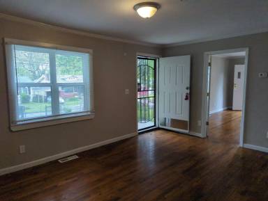 Main picture of 2419 Vine St