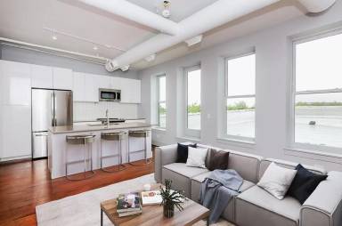 Main picture of 1427 N Milwaukee Ave