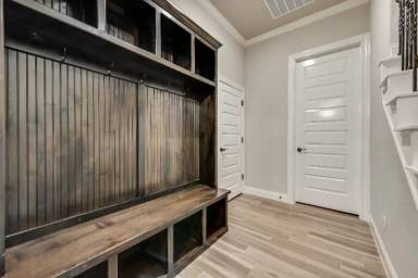 Main picture of 8170 Money Ln