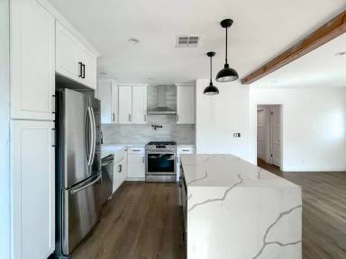 Main picture of 3795 Rosewood Ave