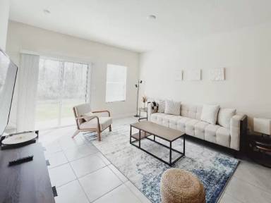 Main picture of 275 Coastline Way