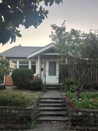 Main picture of 940 SW 10th St