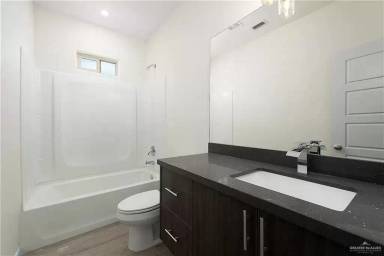 Main picture of 1005 W Mahala Ave