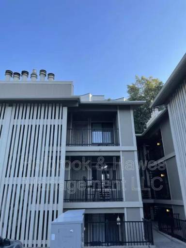 Main picture of 1209 W Plum St