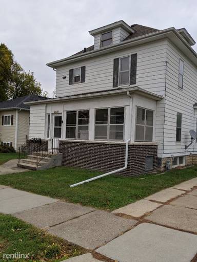 Main picture of 2116 Olive St