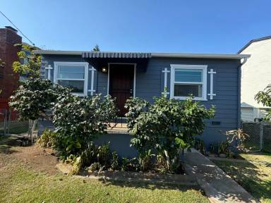 Main picture of 4541 Muir Ave