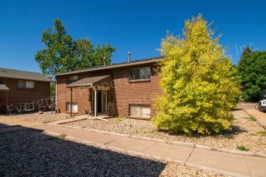 Main picture of 927 James Ct