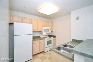 Main picture of 2 Gatehouse Ln