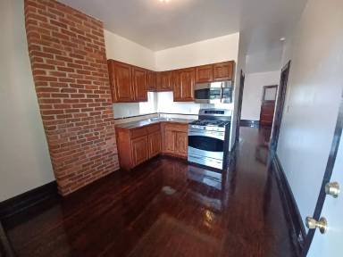 Main picture of 268 Bond St