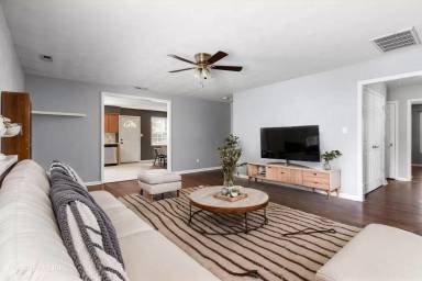 Main picture of 633 W 29th St