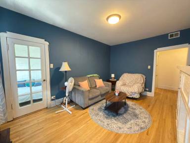 Main picture of 4545 N Whipple St