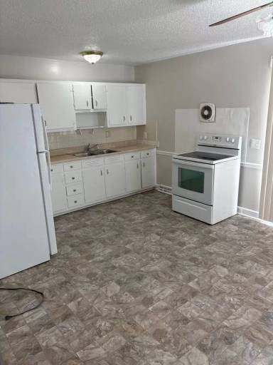 Main picture of 8405 E 111th St