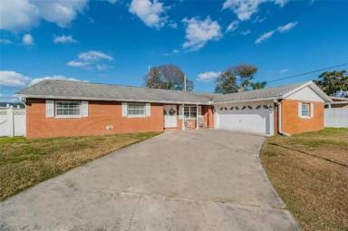 Main picture of 7905 N Woodlynne Ave