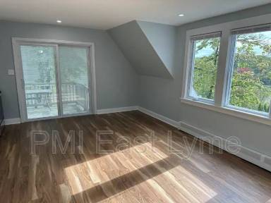 Main picture of 44 Summer St