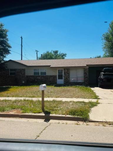 Main picture of 325 Circle Dr