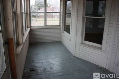 Main picture of 210 1/2 Western Ave