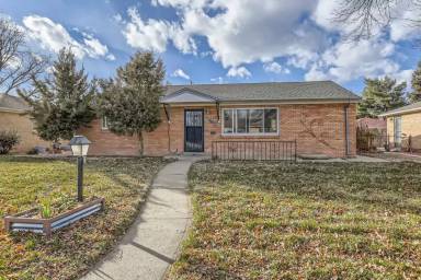 Main picture of 2361 Lansing St