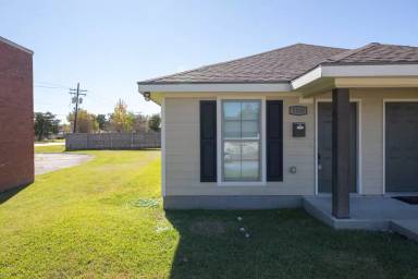Main picture of 1320 Oak Park Blvd