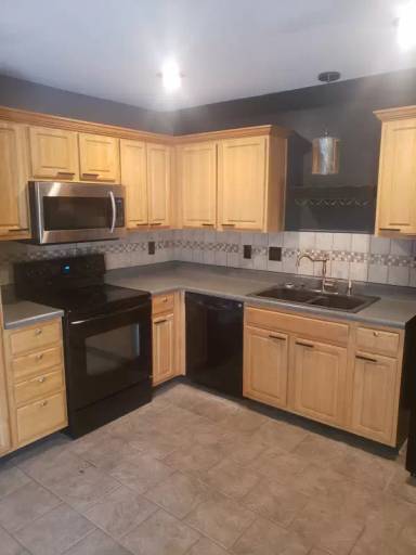 Main picture of 7603 E 95th Ter