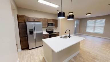 Main picture of 2004 University Dr