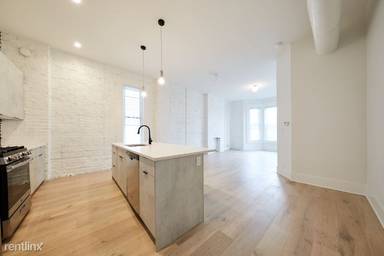 Main picture of 324 S Racine Ave