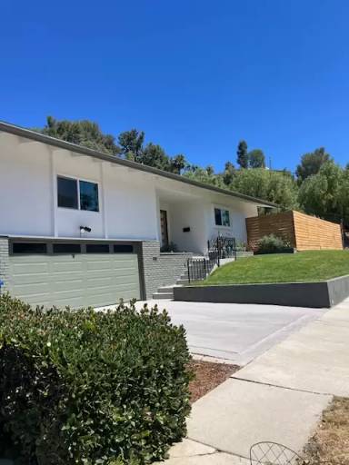Main picture of 5304 Baza Ave