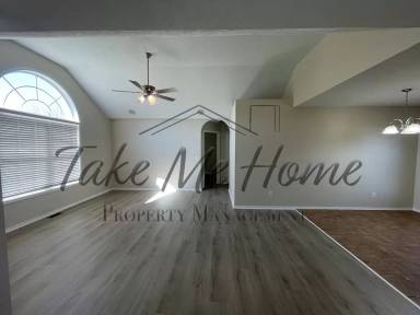 Main picture of 644 N Cox Ave