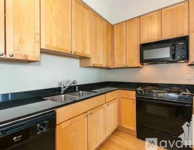 Main picture of 421 W Huron St