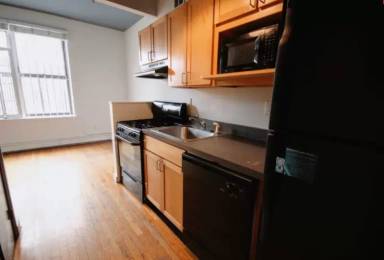 Main picture of 4745 Vernon Blvd