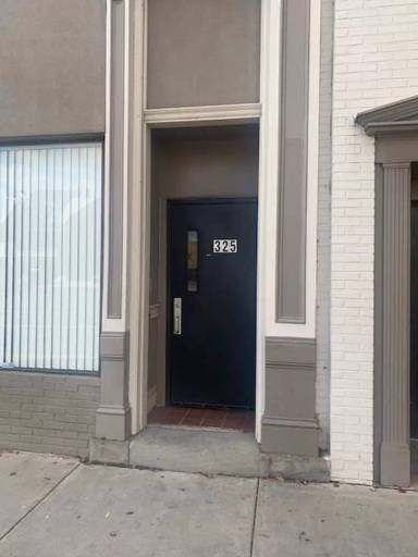 Main picture of 325 Market St