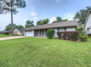 Main picture of 10002 Village Green Dr