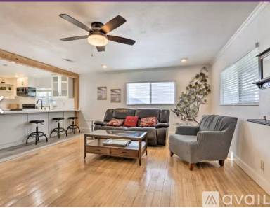 Main picture of 4825 Grove St