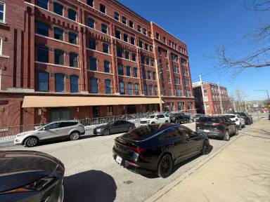Main picture of 200 Main St