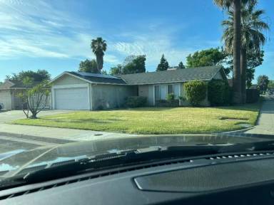 Main picture of 594 W Swift Ave