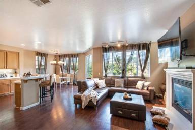 Main picture of 3681 W Chapman Ln