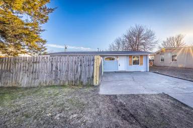 Main picture of 2612 NW Pollard Ave