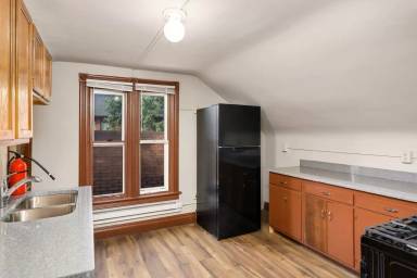 Main picture of 375 Erie St