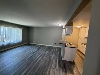 Main picture of 17371 Queens Ln