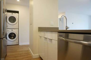 Main picture of 25 Webster Ave