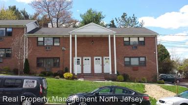 Main picture of 4 Colonial Dr