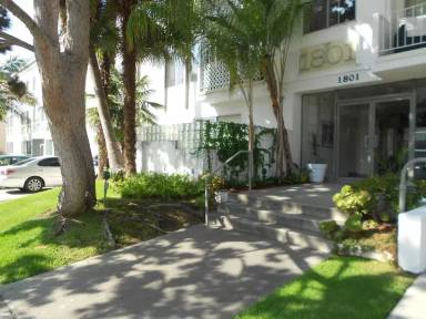 Main picture of 1801 S Bentley Ave