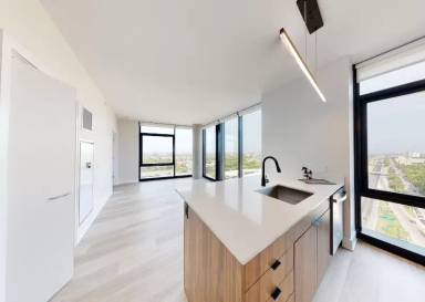 Main picture of 1112 W Van Buren St