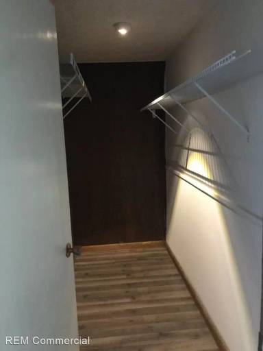 Main picture of 221 W Way St