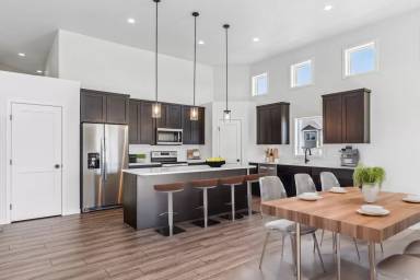Main picture of 1032 61st Ave W