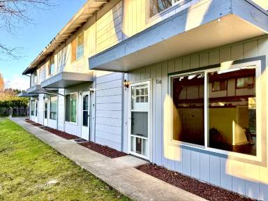 Main picture of 640 5th Ave S
